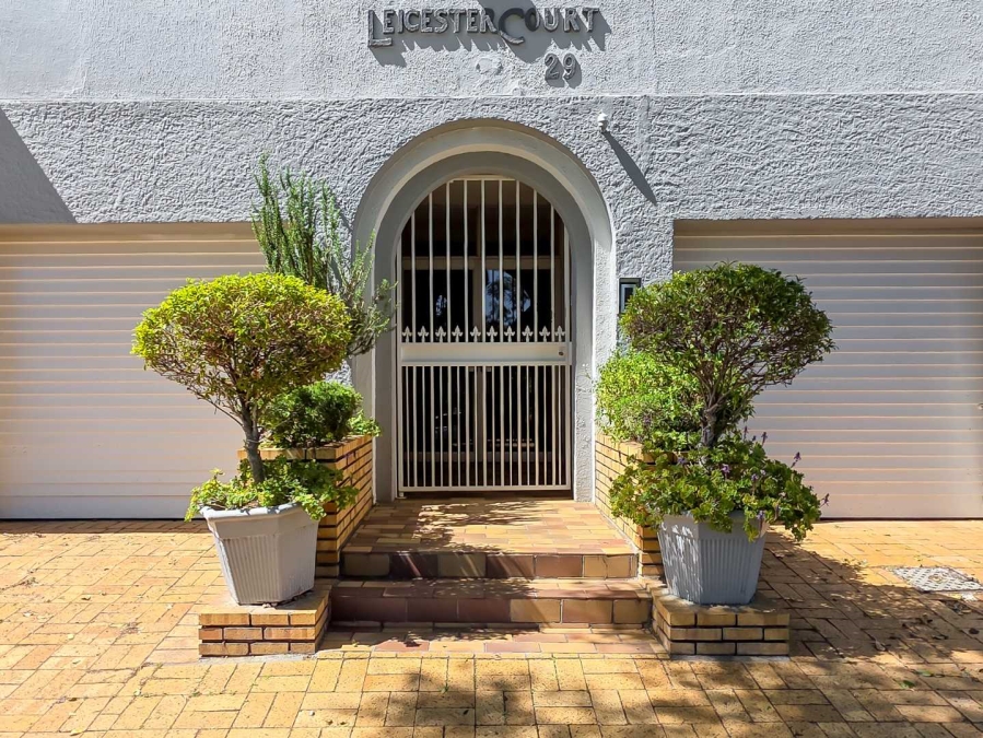 2 Bedroom Property for Sale in Vredehoek Western Cape